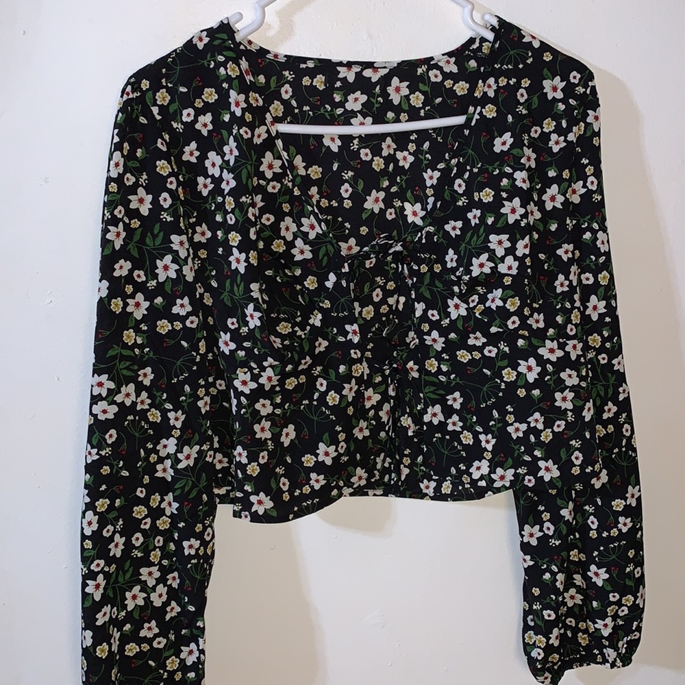 Black floral cropped top cardigan tie style open front tie front - Picture 4 of 8